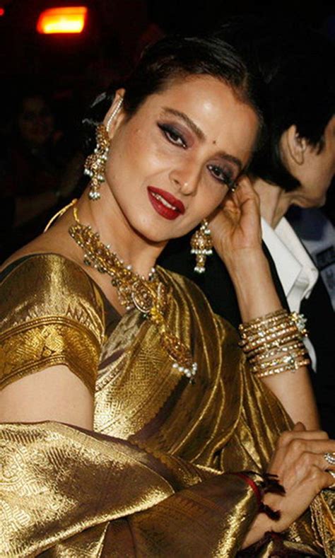 what does rekha look like